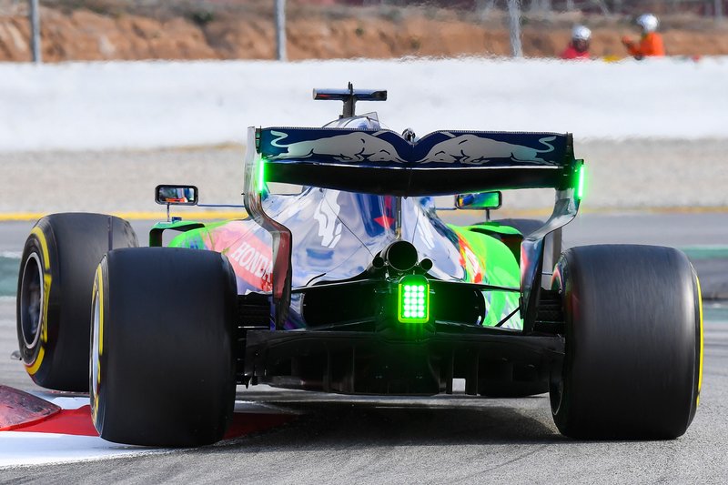 Alexander Albon, Scuderia Toro Rosso STR14, sports aero paint