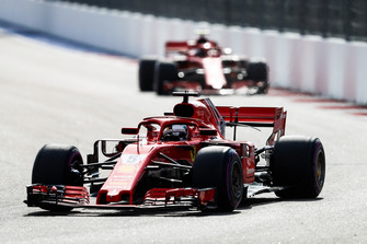 Sebastian Vettel, Ferrari SF71H, Kimi Raikkonen, Ferrari SF71H