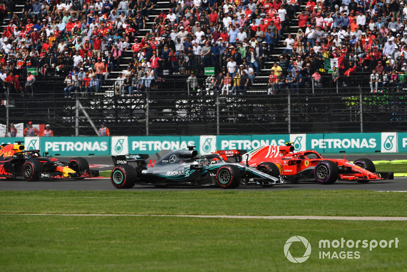 Lewis Hamilton, Mercedes-AMG F1 W09 EQ Power+ ve Kimi Raikkonen, Ferrari SF71H