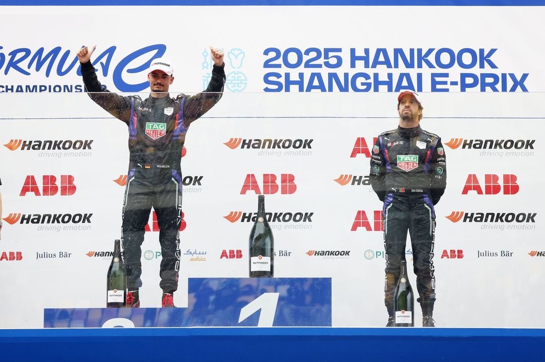 Podio: segundo puesto Pascal Wehrlein, TAG Heuer Porsche Formula E Team, tercer puesto Antonio Felix da Costa, TAG Heuer Porsche Formula E Team