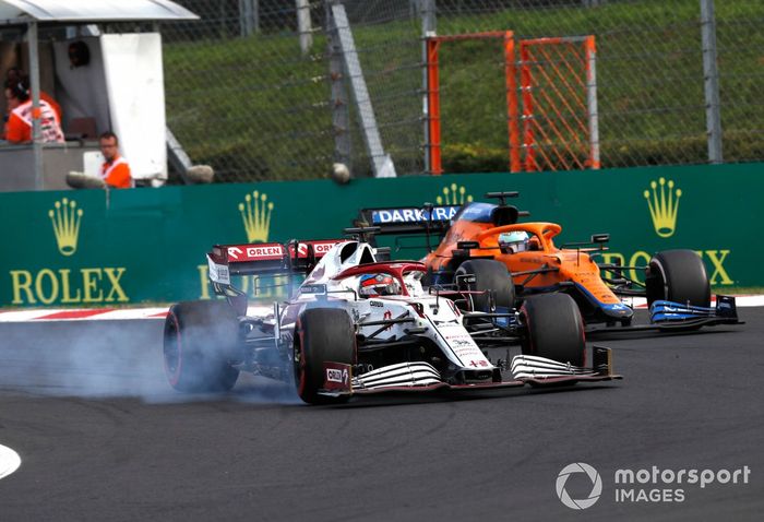 Kimi Raikkonen, Alfa Romeo Racing C41, Daniel Ricciardo, McLaren MCL35M