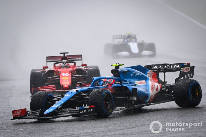 Esteban Ocon, Alpine A521, Charles Leclerc, Ferrari SF21, Nicholas Latifi, Williams FW43B