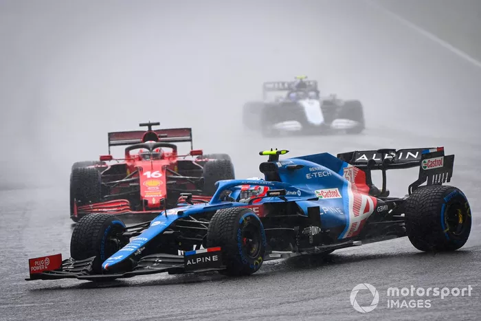 Esteban Ocon, Alpine A521, Charles Leclerc, Ferrari SF21, Nicholas Latifi, Williams FW43B