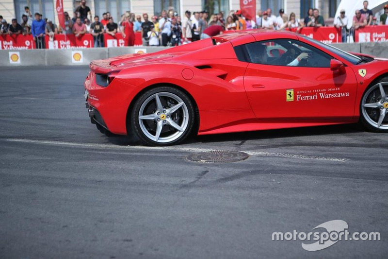 Марк Жене за кермом Ferrari
