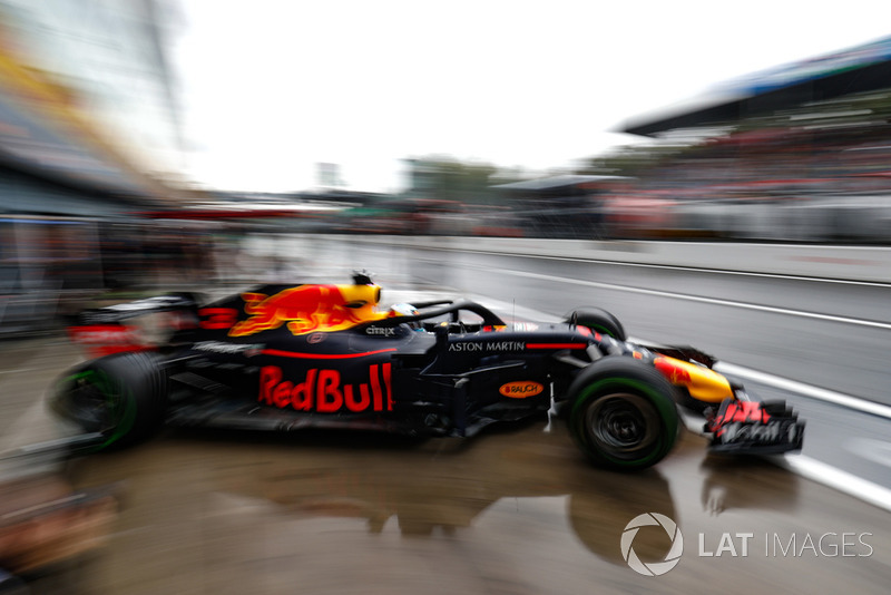 6. Daniel Ricciardo, Red Bull Racing RB14, leaves the garage