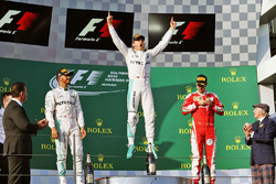 Подиум: победитель Нико Росберг, Mercedes AMG F1 Team, второе место - Льюис Хэмилтон, Mercedes AMG F