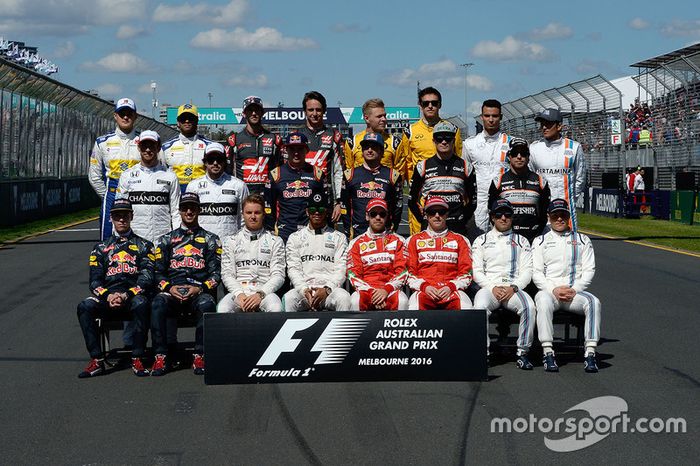 Los pilotos en sesión fotográfica al para el inicio de la temporada