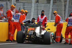 Lewis Hamilton, Mercedes AMG F1 W07 Hybrid crash