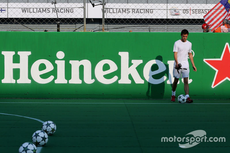 Partido a beneficio presentado por Heineken, Jolyon Palmer, Renault Sport F1 Team
