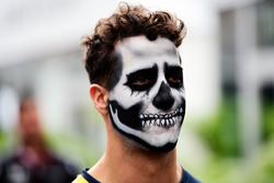 Daniel Ricciardo, Red Bull Racing avec des peintures célébrant le Dia de Muertos