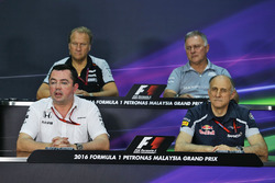 Persconferentie: Robert Fernley, afgevaardigd teambaas Sahara Force India F1 Team, Dave Ryan, Manor