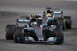 Valtteri Bottas, Mercedes F1 W08, Lewis Hamilton, Mercedes F1 W08