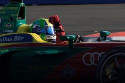 Ganador de la carrera Lucas di Grassi, Audi Sport Team Abt