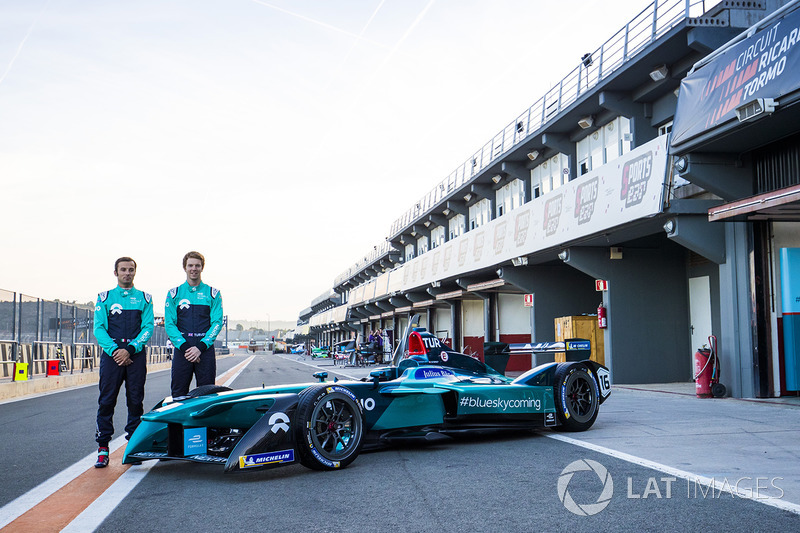 Luca Filippi, NIO Formula E Team y Oliver Turvey, NIO Formula E Team, presentación nueva decoración