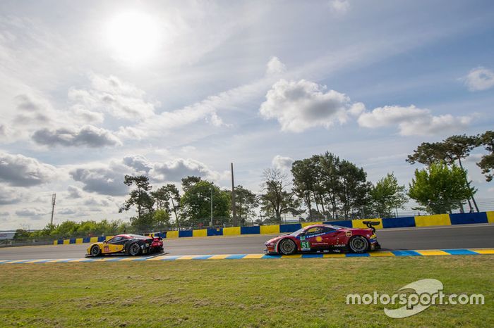 #84 JMW Motorsport Ferrari 488 GTE y el #51 AF Corse Ferrari 488 GTE