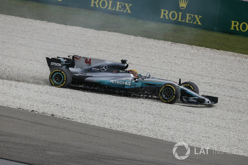 Lewis Hamilton, Mercedes-Benz F1 W08 runs wide through the gravel