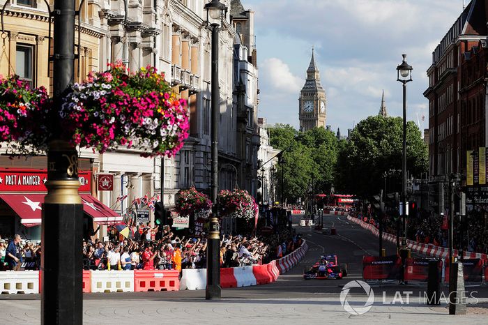 Carlos Sainz, Scuderia Toro Rosso