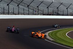 Fernando Alonso, Andretti Autosport Honda, Mikhail Aleshin, Schmidt Peterson Motorsports Honda