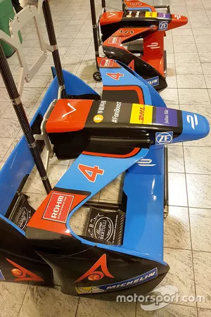 L'officina del Team Venturi