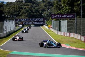 Pierre Gasly, Alpine A523, Kevin Magnussen, Haas VF-23, Alex Albon, Williams FW45