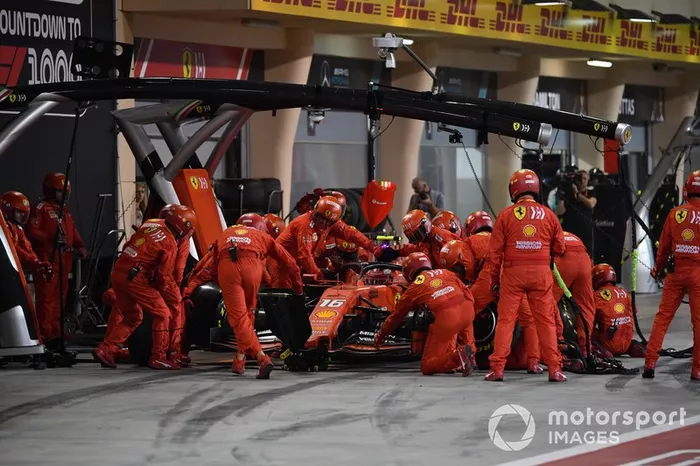 Charles Leclerc, Ferrari SF90 en pits
