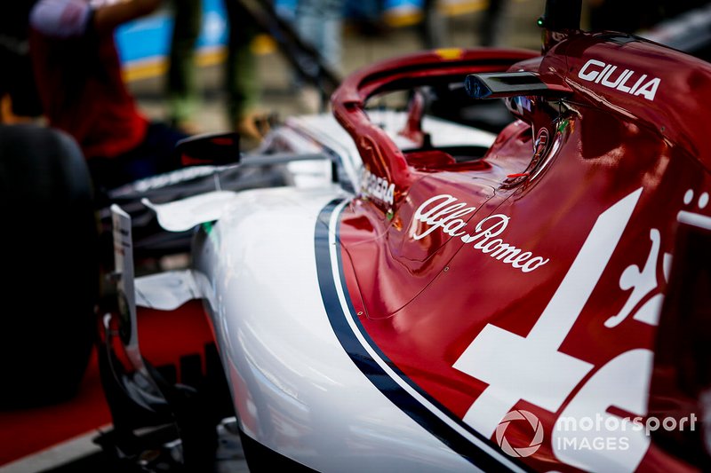Una Alfa Romeo Racing C38, nel garage