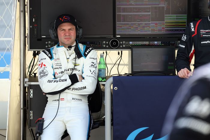 #92 Manthey 1St Phorm Porsche 911 GT3 R LMGT3: Richard Lietz