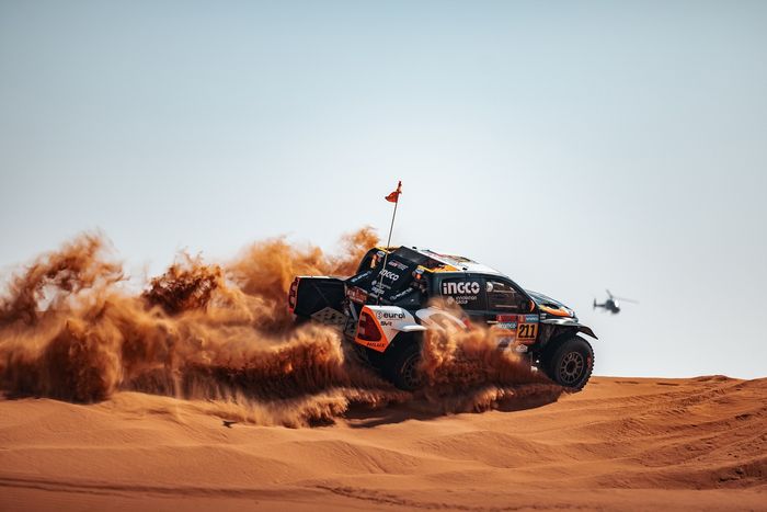 #211 Toyota Gazoo Racing Toyota: Henk Lategan, Brett Cummings