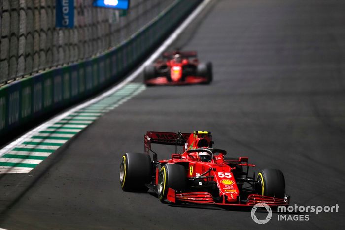 Carlos Sainz Jr., Ferrari SF21, Charles Leclerc, Ferrari SF21