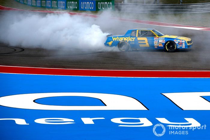 Daniel Ricciardo, McLaren, en el coche de Dale Earnhardt Wrangler Chevrolet Monte Carlo NASCAR de 1984