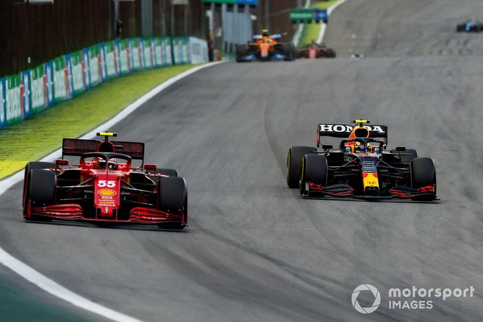 Carlos Sainz Jr, Ferrari SF21, Sergio Pérez, Red Bull Racing RB16B
