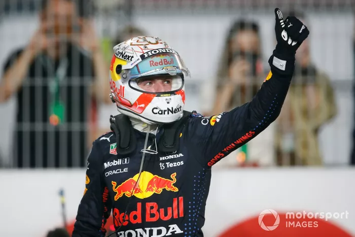 Max Verstappen, Red Bull Racing, 2ª posición, en Parc Ferme