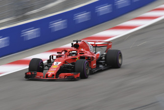 Sebastian Vettel, Ferrari SF71H kıvılcım saçıyor