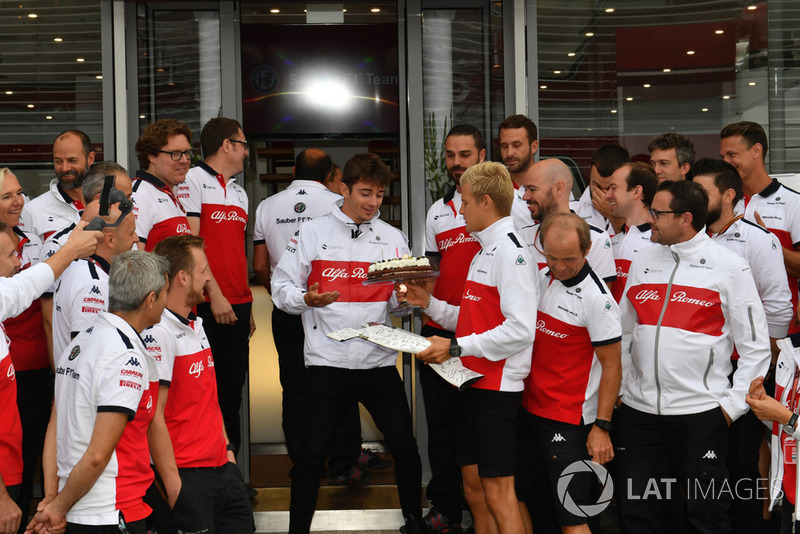 Sauber celebrate the birthday of Marcus Ericsson, Sauber with Charles Leclerc, Sauber