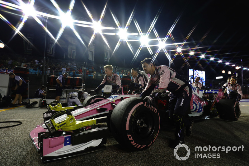 Sergio Perez, Racing Point Force India VJM11, arrive sur la grille