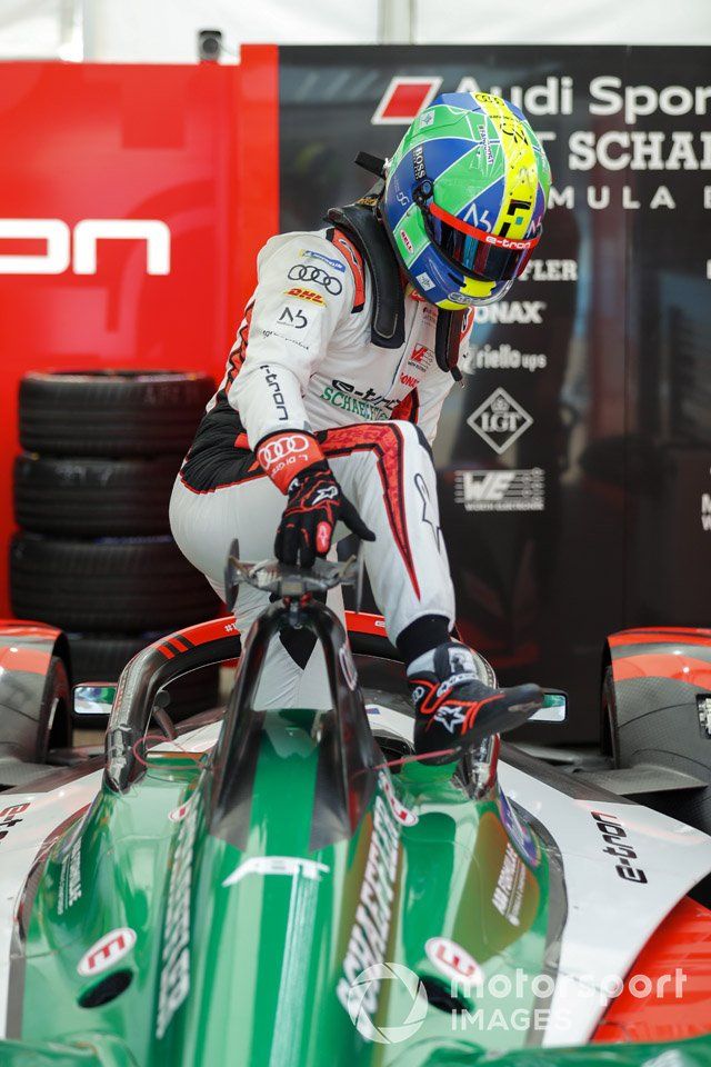 Lucas Di Grassi, Audi Sport ABT Schaeffler climbs out of his car