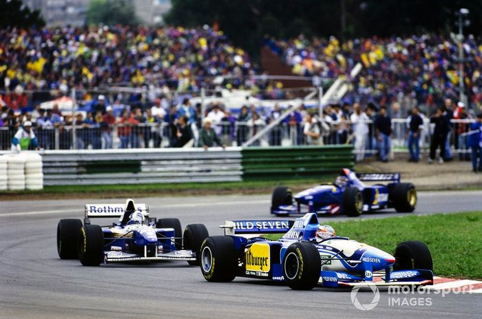 Michael Schumacher, Benetton B195 Renault, leads David Coulthard, Williams FW17 Renault