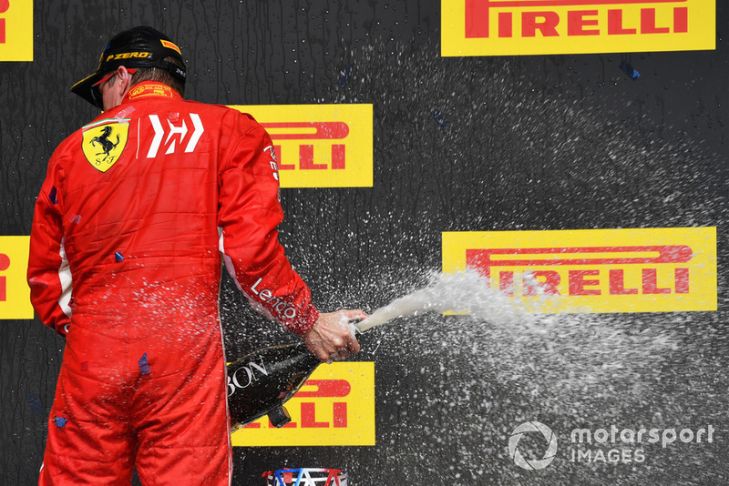 Race Winner Kimi Raikkonen, Ferrari celebrates with the champagne on the podium with the trophy