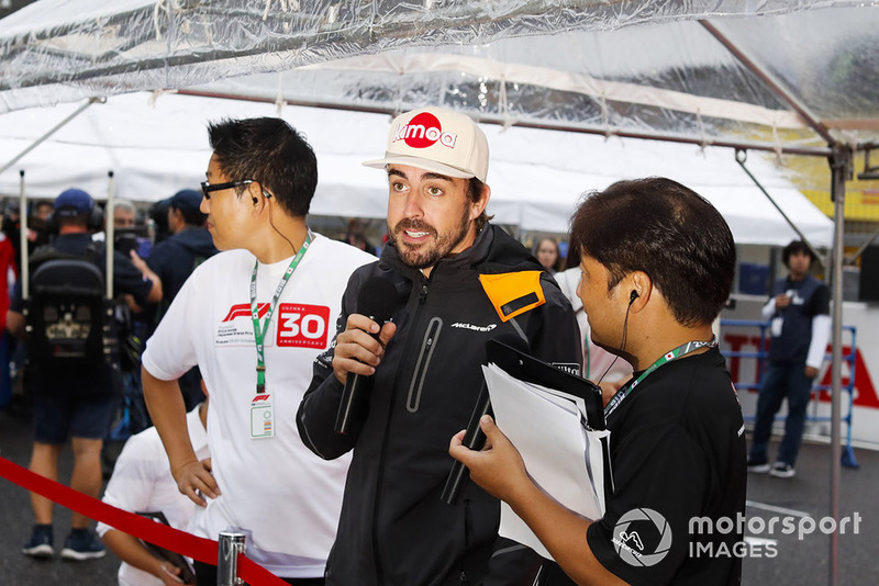 Fernando Alonso, McLaren, talks to the fans