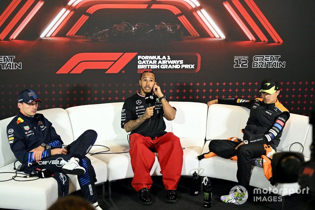 Max Verstappen, Red Bull Racing, 2. miejsce, Lewis Hamilton, Mercedes-AMG F1 Team, 1. miejsce, Lando Norris, McLaren F1 Team, 3. miejsce, na konferencji prasowej