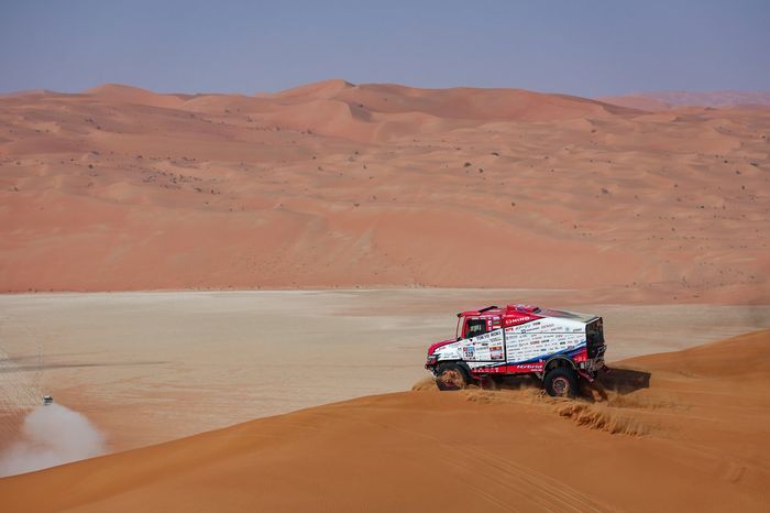 #519 Hino Team Sugawara: Teruhito Sugawara, Hirokazu Somemiya, Yuji Mochizuki