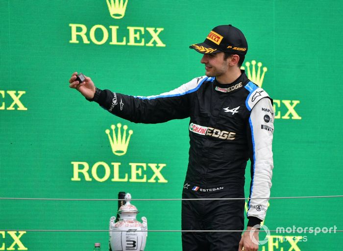 Esteban Ocon, Alpine F1, primo classificato, sul podio
