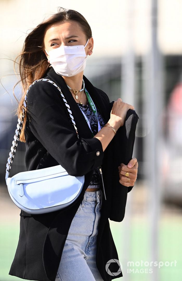 Charlotte Sine, novia de Charles Leclerc, Ferrari