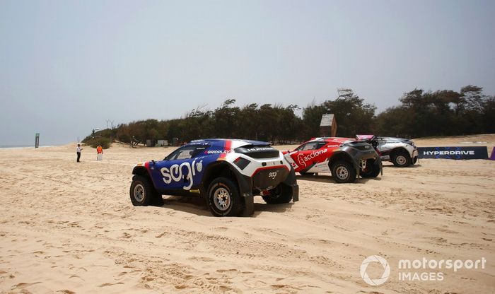 Sara Price, Kyle Leduc, Chip Ganassi Racing Laia Sanz, Carlos Sainz, Sainz XE Team and Catie Munnings, Timmy Hansen, Andretti United Extreme E 