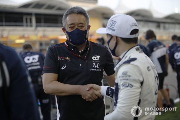 Masashi Yamamoto, Director General de Honda Motorsport, con Yuki Tsunoda, AlphaTauri