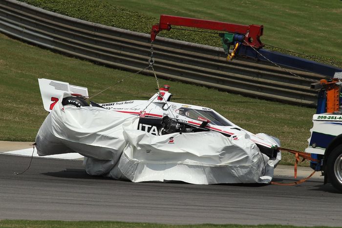 El monoplaza dañado de Josef Newgarden, Team Penske Chevrolet