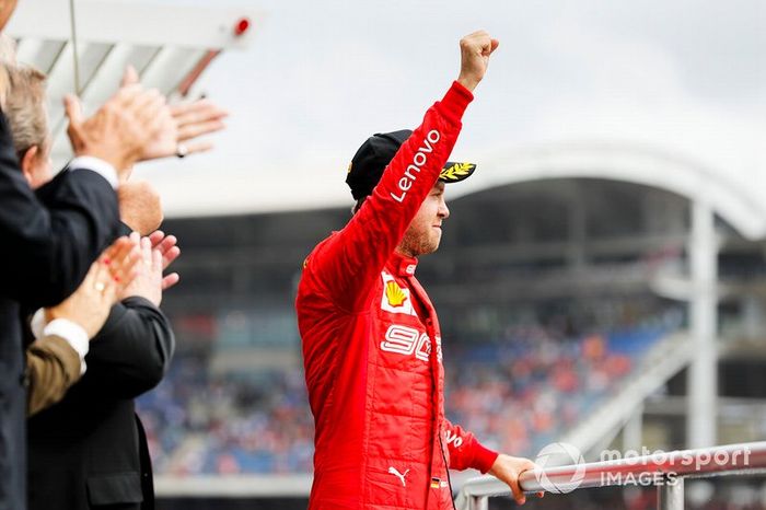 Podio: segundo lugar Sebastian Vettel, Ferrari