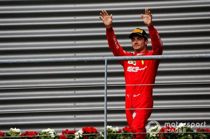 Podio: ganador Charles Leclerc, Ferrari, celebra