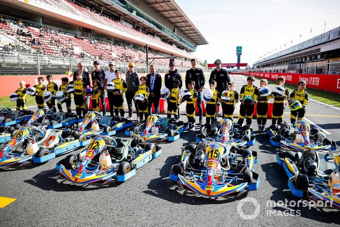 Max Verstappen, Red Bull Racing, Carlos Sainz Jr., McLaren, Lando Norris, McLaren, Pierre Gasly, Red Bull Racing, George Russell, Williams Racing y Robert Kubica, Williams Racing en el evento de RACC Kids karting 