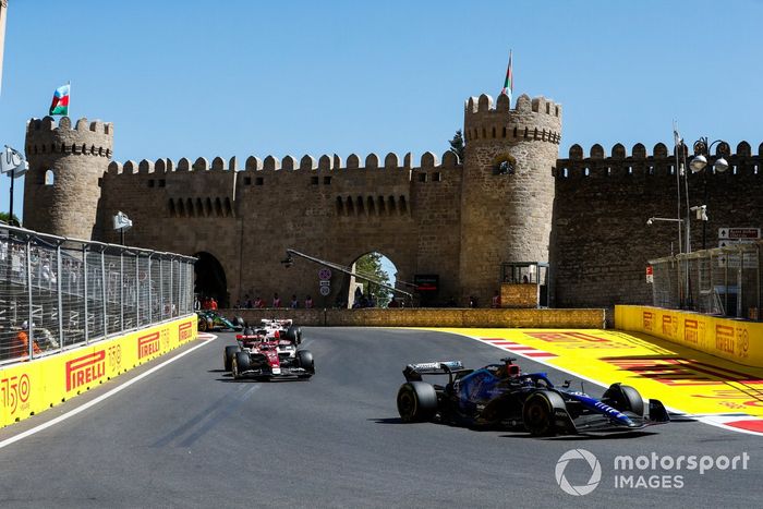 Alex Albon, Williams FW44, Valtteri Bottas, Alfa Romeo C42